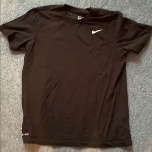 Black nike tee